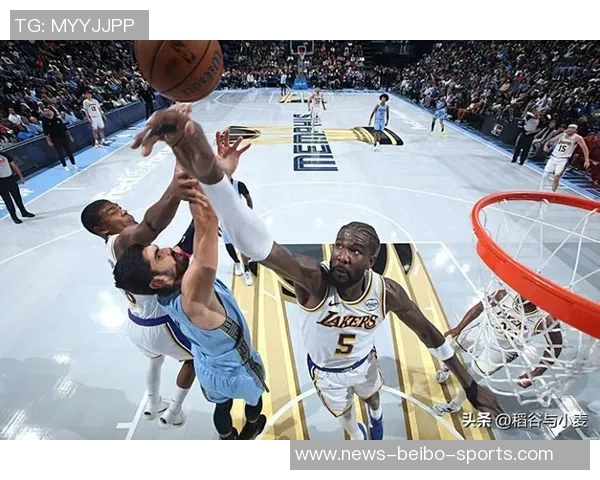 湖人训练热身艾顿与克内克特折返跑展现拼搏精神与团队默契 湖人训练热身艾顿与克内克特折返跑展现拼搏精神与团队默契