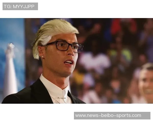 特朗普赠送镀金钥匙给C罗使其成为首位获此荣誉的运动员 特朗普赠送镀金钥匙给C罗使其成为首位获此荣誉的运动员